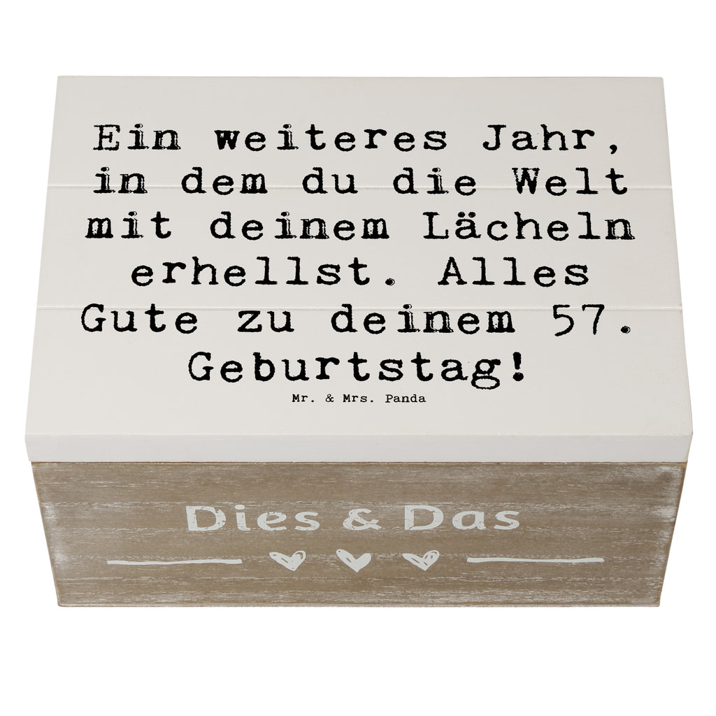 Wooden chest Saying Ein weiteres Jahr, in dem du die Welt mit deinem Lächeln erhellst. Alles Gute zu deinem 57. Geburtstag! Truhe, Geschenkbox, Schatzkiste, Dekokiste, Erinnerungsbox, Aufbewahrungsbox, Erinnerungskiste, Geschenkdose, Kiste, XXL, Holzkiste, Schatulle, Geburtstag, Geburtstagsgeschenk, Geschenk