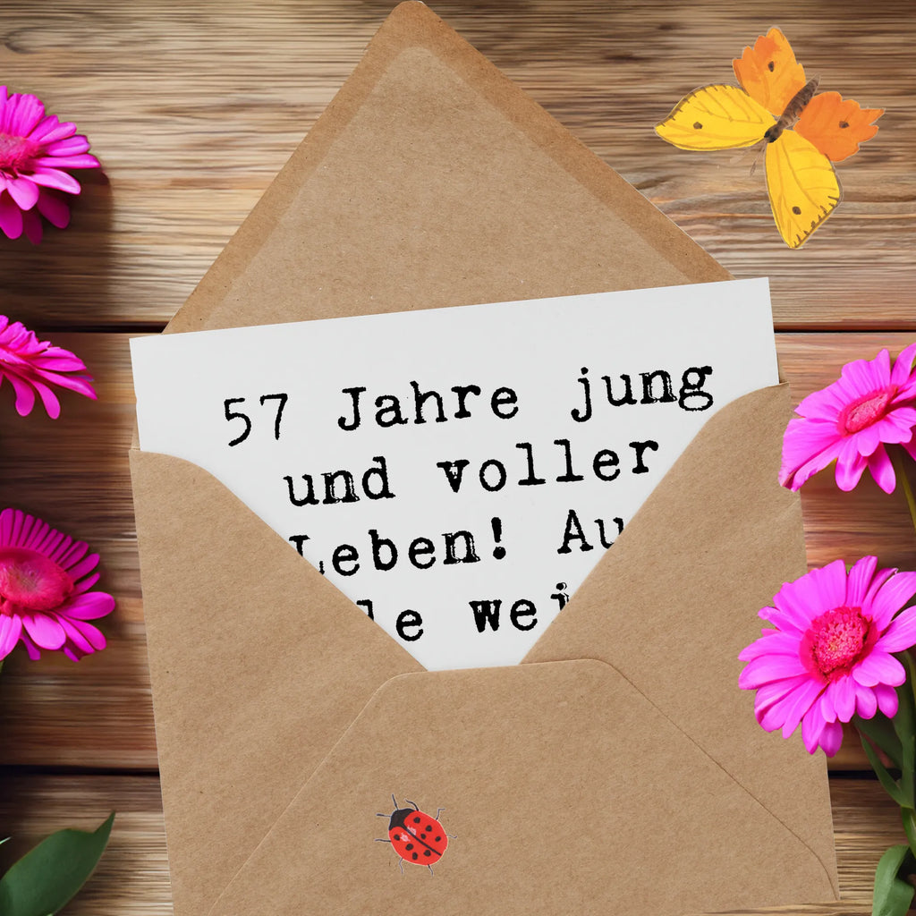 Deluxe Card Saying 57 Jahre jung und voller Leben! Auf viele weitere Abenteuer und unvergessliche Momente! Glückwunschkarte, Hochzeitskarte, Klappkarte, Hochwertige Klappkarte, Hochwertige Grußkarte, Karte, Geburtstagskarte, Einladungskarte, Grußkarte, Geburtstag, Geburtstagsgeschenk, Geschenk
