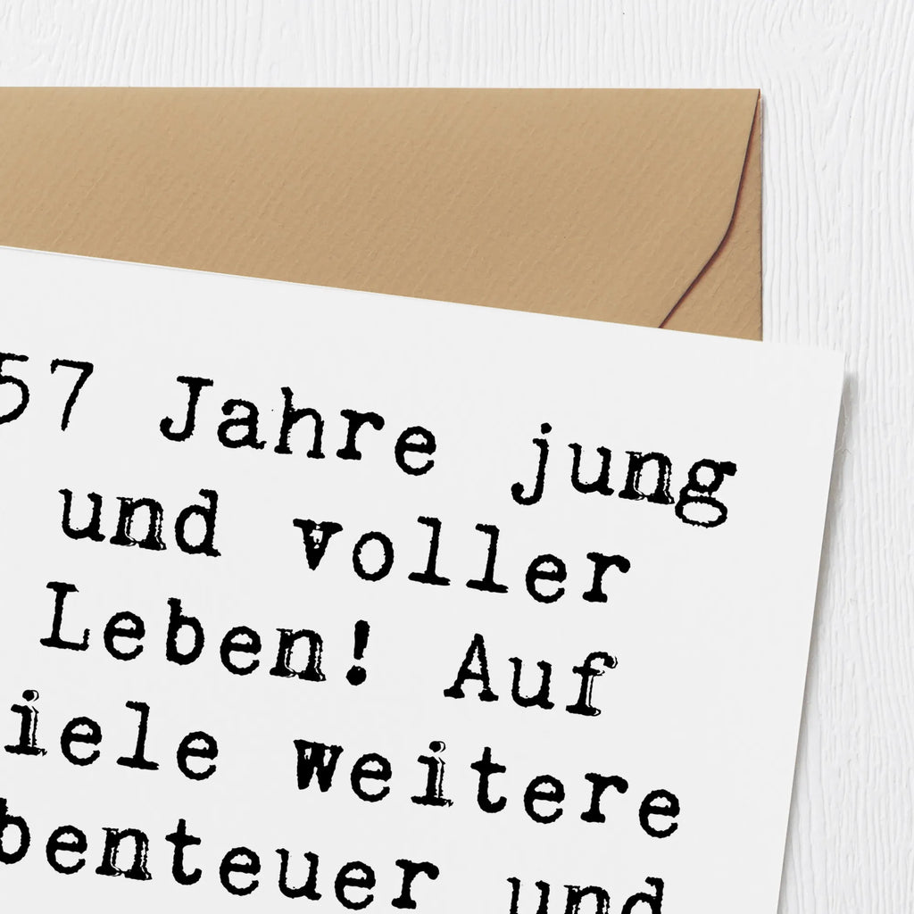 Deluxe Card Saying 57 Jahre jung und voller Leben! Auf viele weitere Abenteuer und unvergessliche Momente! Glückwunschkarte, Hochzeitskarte, Klappkarte, Hochwertige Klappkarte, Hochwertige Grußkarte, Karte, Geburtstagskarte, Einladungskarte, Grußkarte, Geburtstag, Geburtstagsgeschenk, Geschenk