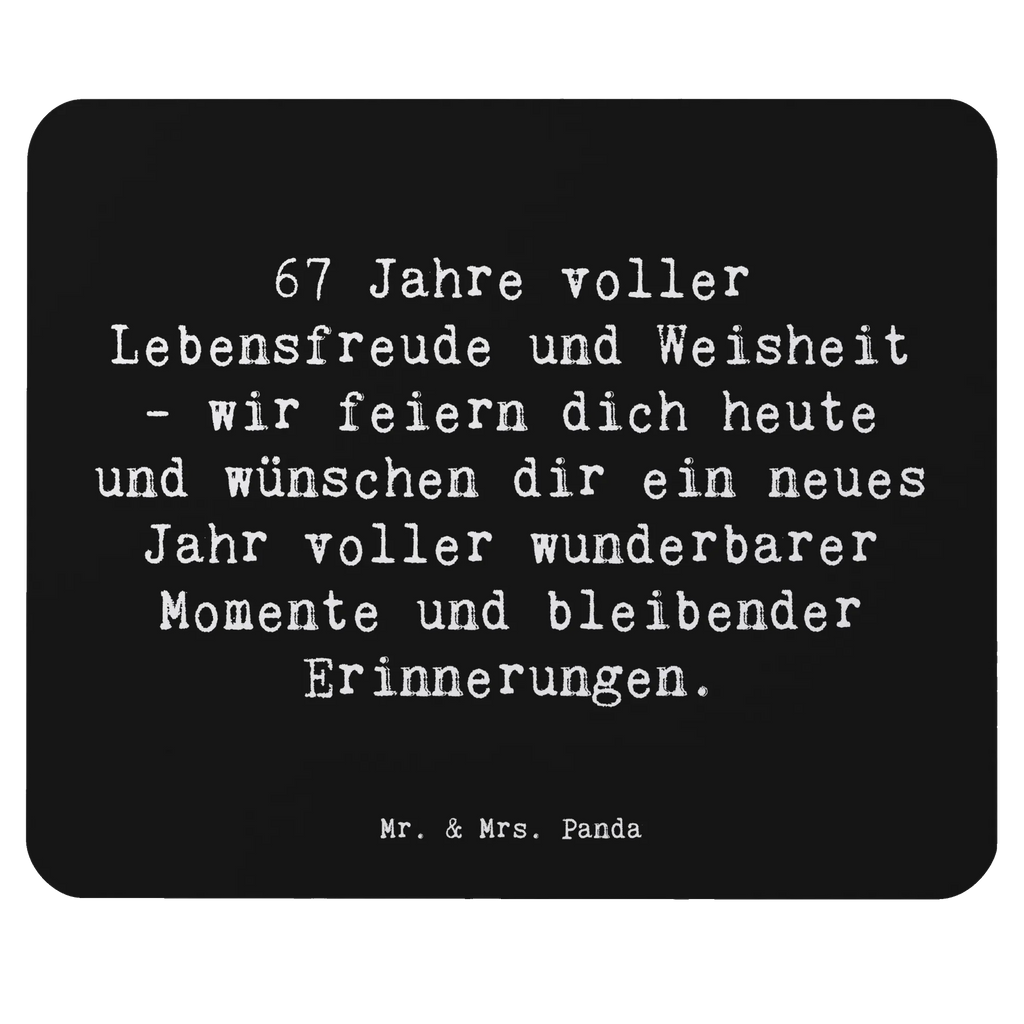 Mouse mat Saying 67 Jahre voller Lebensfreude und Weisheit - wir feiern dich heute und wünschen dir ein neues Jahr voller wunderbarer Momente und bleibender Erinnerungen. Mauspad, PC Zubehör, Mousepad, Computer zubehör, Designer Mauspad, Einzigartiges Mauspad, Mausunterlage, Büroausstattung, Mauspad Büro, Arbeitszimmer, Geburtstag, Geburtstagsgeschenk, Geschenk