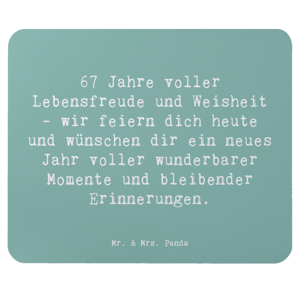 Mouse mat Saying 67 Jahre voller Lebensfreude und Weisheit - wir feiern dich heute und wünschen dir ein neues Jahr voller wunderbarer Momente und bleibender Erinnerungen. Mauspad, PC Zubehör, Mousepad, Computer zubehör, Designer Mauspad, Einzigartiges Mauspad, Mausunterlage, Büroausstattung, Mauspad Büro, Arbeitszimmer, Geburtstag, Geburtstagsgeschenk, Geschenk