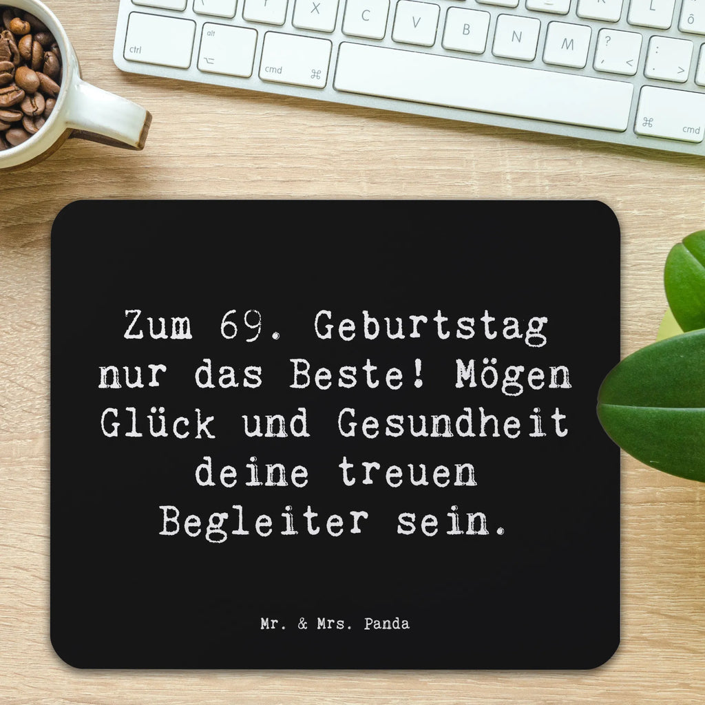 Mouse mat Saying Zum 69. Geburtstag nur das Beste! Mögen Glück und Gesundheit deine treuen Begleiter sein. PC Zubehör, Mauspad, Designer Mauspad, Einzigartiges Mauspad, Büroausstattung, Mausunterlage, Mauspad Büro, Mousepad, Computer zubehör, Arbeitszimmer, Geburtstag, Geburtstagsgeschenk, Geschenk