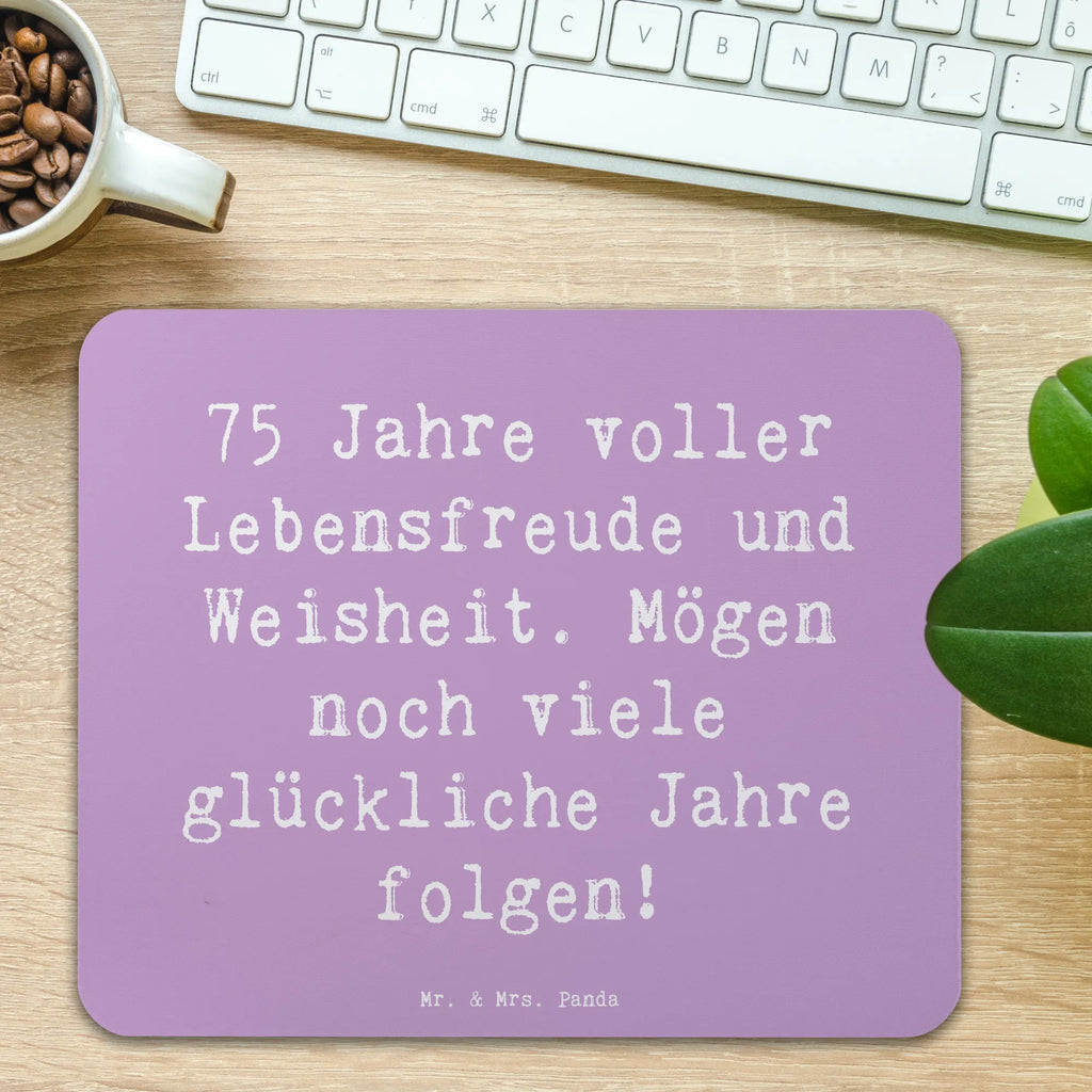 Mouse mat Saying 75 Jahre voller Lebensfreude und Weisheit. Mögen noch viele glückliche Jahre folgen! Mauspad Büro, Mousepad, Arbeitszimmer, Büroausstattung, Mausunterlage, Einzigartiges Mauspad, Mauspad, Designer Mauspad, Computer zubehör, PC Zubehör, Geburtstag, Geburtstagsgeschenk, Geschenk