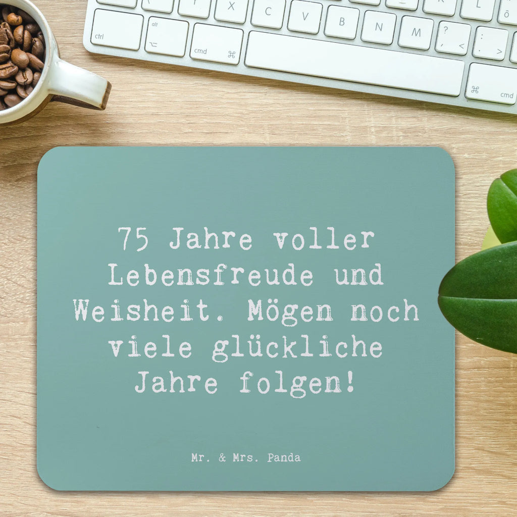 Mouse mat Saying 75 Jahre voller Lebensfreude und Weisheit. Mögen noch viele glückliche Jahre folgen! Mauspad Büro, Mousepad, Arbeitszimmer, Büroausstattung, Mausunterlage, Einzigartiges Mauspad, Mauspad, Designer Mauspad, Computer zubehör, PC Zubehör, Geburtstag, Geburtstagsgeschenk, Geschenk