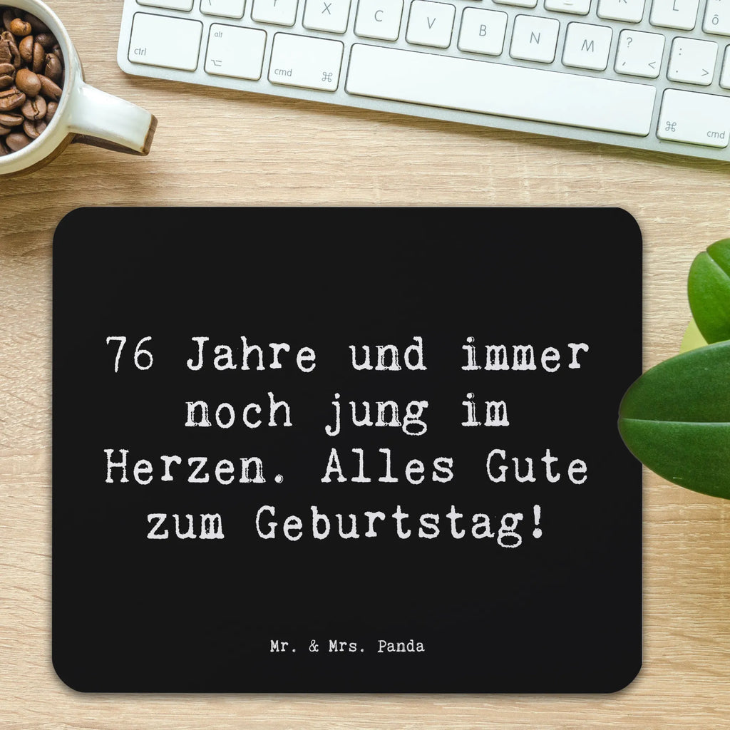 Mauspad Spruch 76. Geburtstag Herzjung Büroausstattung, Mauspad Büro, Computer zubehör, Mauspad, Einzigartiges Mauspad, Designer Mauspad, Mousepad, Mausunterlage, PC Zubehör, Arbeitszimmer, Geburtstag, Geburtstagsgeschenk, Geschenk