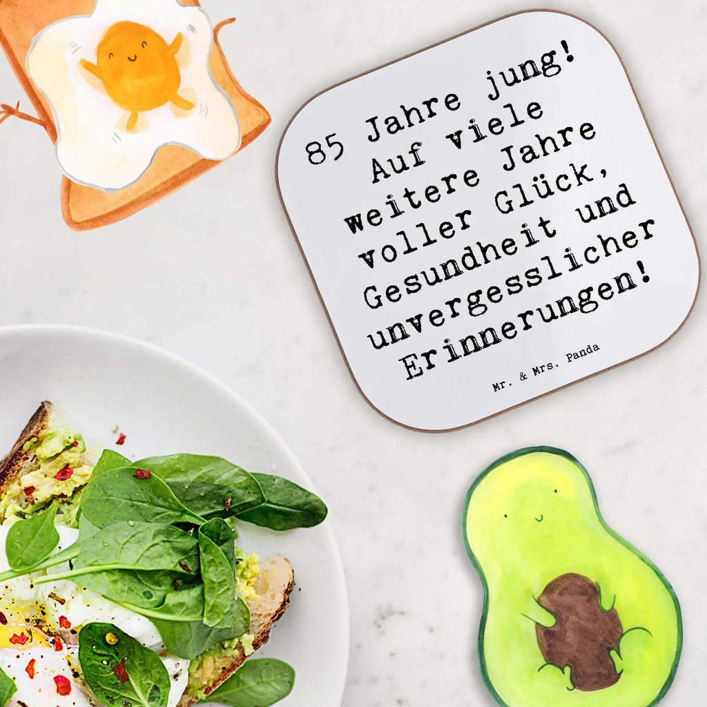 Square coaster Saying 85 Jahre jung! Auf viele weitere Jahre voller Glück, Gesundheit und unvergesslicher Erinnerungen! Glasuntersetzer, Getränkeuntersetzer, Holzuntersetzer, Tassen Untersetzer, Untersetzer, Korkuntersetzer, Untersetzer für Gläser, Untersetzer Holz, Untersetzer aus Holz, Untersetzer Gläser, Untersetzer Design, Bierdeckel, Geburtstag, Geburtstagsgeschenk, Geschenk