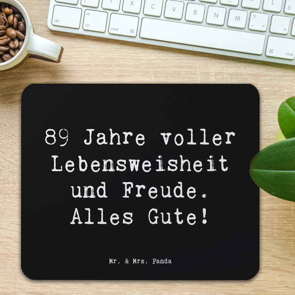 Mouse mat Saying 89 Jahre voller Lebensweisheit und Freude. Alles Gute! Mauspad Büro, PC Zubehör, Mauspad, Einzigartiges Mauspad, Mousepad, Computer zubehör, Arbeitszimmer, Designer Mauspad, Büroausstattung, Mausunterlage, Geburtstag, Geburtstagsgeschenk, Geschenk