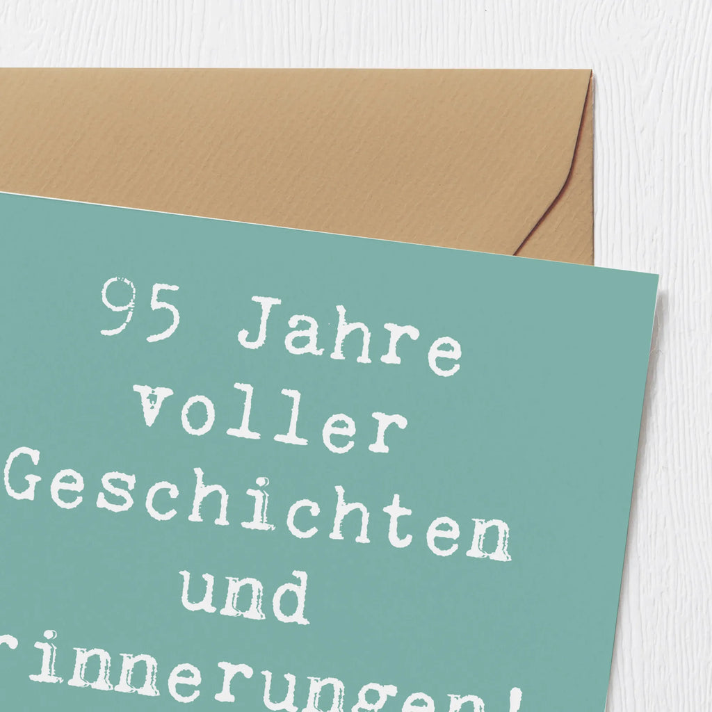 Deluxe Card Saying 95 Jahre voller Geschichten und Erinnerungen! Herzlichen Glückwunsch! Karte, Einladungskarte, Hochzeitskarte, Glückwunschkarte, Hochwertige Grußkarte, Geburtstagskarte, Klappkarte, Grußkarte, Hochwertige Klappkarte, Geburtstag, Geburtstagsgeschenk, Geschenk