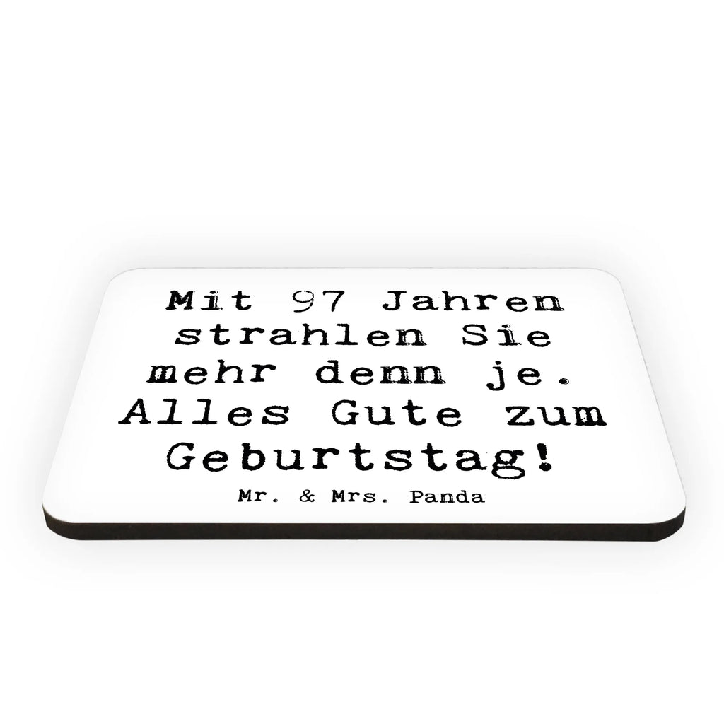 Magnet Saying Mit 97 Jahren strahlen Sie mehr denn je. Alles Gute zum Geburtstag! Dekomagnet, Motivmagnete, Whiteboard Magnet, Souvenir Magnet, Kühlschrank Dekoration, Notiz Magnet, Pinnwandmagnet, Kühlschrankmagnet, Geburtstag, Geburtstagsgeschenk, Geschenk