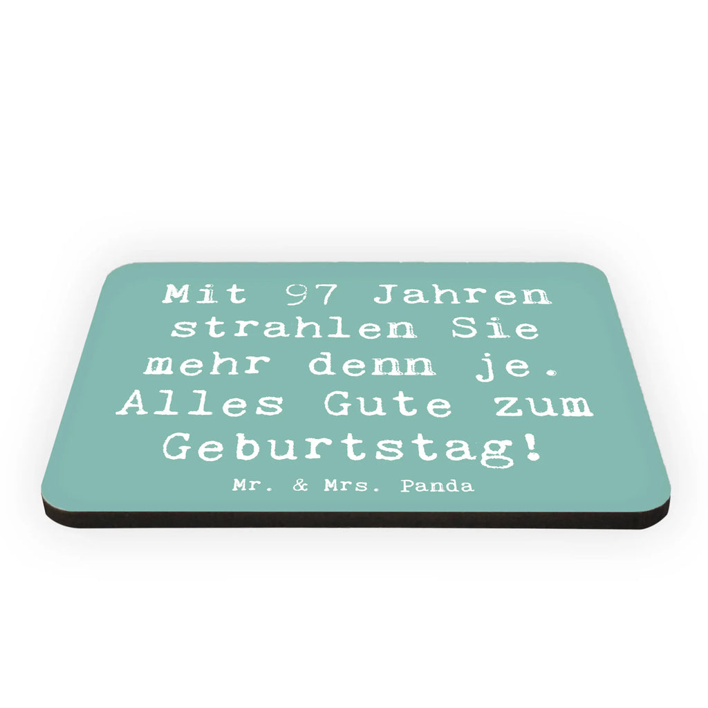 Magnet Saying Mit 97 Jahren strahlen Sie mehr denn je. Alles Gute zum Geburtstag! Dekomagnet, Motivmagnete, Whiteboard Magnet, Souvenir Magnet, Kühlschrank Dekoration, Notiz Magnet, Pinnwandmagnet, Kühlschrankmagnet, Geburtstag, Geburtstagsgeschenk, Geschenk