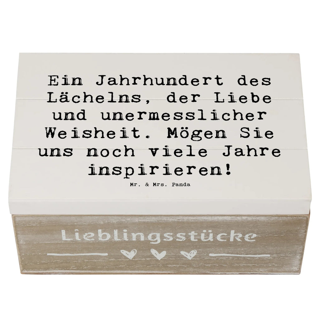 Wooden chest Saying Ein Jahrhundert des Lächelns, der Liebe und unermesslicher Weisheit. Mögen Sie uns noch viele Jahre inspirieren! Truhe, Geschenkbox, Schatulle, Schatzkiste, Geschenkdose, Erinnerungskiste, Kiste, Erinnerungsbox, Dekokiste, XXL, Aufbewahrungsbox, Holzkiste, Geburtstag, Geburtstagsgeschenk, Geschenk