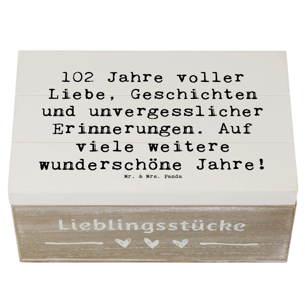Wooden chest Saying 102 Jahre voller Liebe, Geschichten und unvergesslicher Erinnerungen. Auf viele weitere wunderschöne Jahre! Kiste, Dekokiste, Schatzkiste, Holzkiste, Erinnerungskiste, Aufbewahrungsbox, Geschenkbox, Truhe, Geschenkdose, Schatulle, XXL, Erinnerungsbox, Geburtstag, Geburtstagsgeschenk, Geschenk