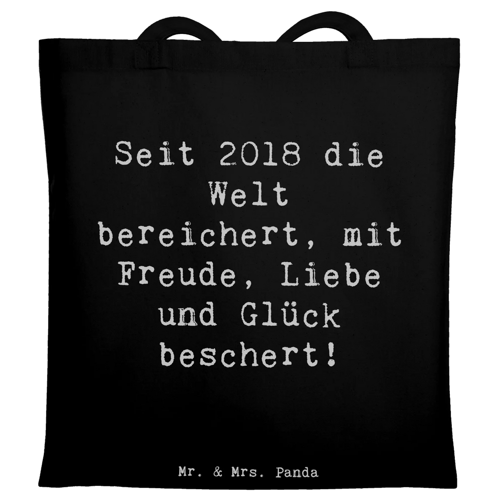 Tote bag Saying Seit 2018 die Welt bereichert, mit Freude, Liebe und Glück beschert! Umhängetasche, Stoffbeutel, Strandtasche, Jutetasche, Shopper, Laptoptasche, Schultertasche, Jutebeutel, Einkaufstasche, Stofftasche, Badetasche, Einkaufstüte, Tragetasche, Beutel, Tasche, Beuteltasche, Geburtstag, Geburtstagsgeschenk, Geschenk