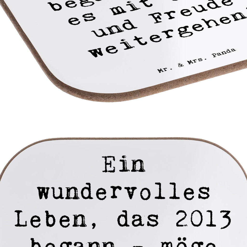Square coaster Saying Ein wundervolles Leben, das 2013 begann - möge es mit Glück und Freude weitergehen! Untersetzer, Untersetzer Gläser, Getränkeuntersetzer, Untersetzer Holz, Glasuntersetzer, Korkuntersetzer, Untersetzer für Gläser, Untersetzer aus Holz, Untersetzer Design, Bierdeckel, Tassen Untersetzer, Holzuntersetzer, Geburtstag, Geburtstagsgeschenk, Geschenk