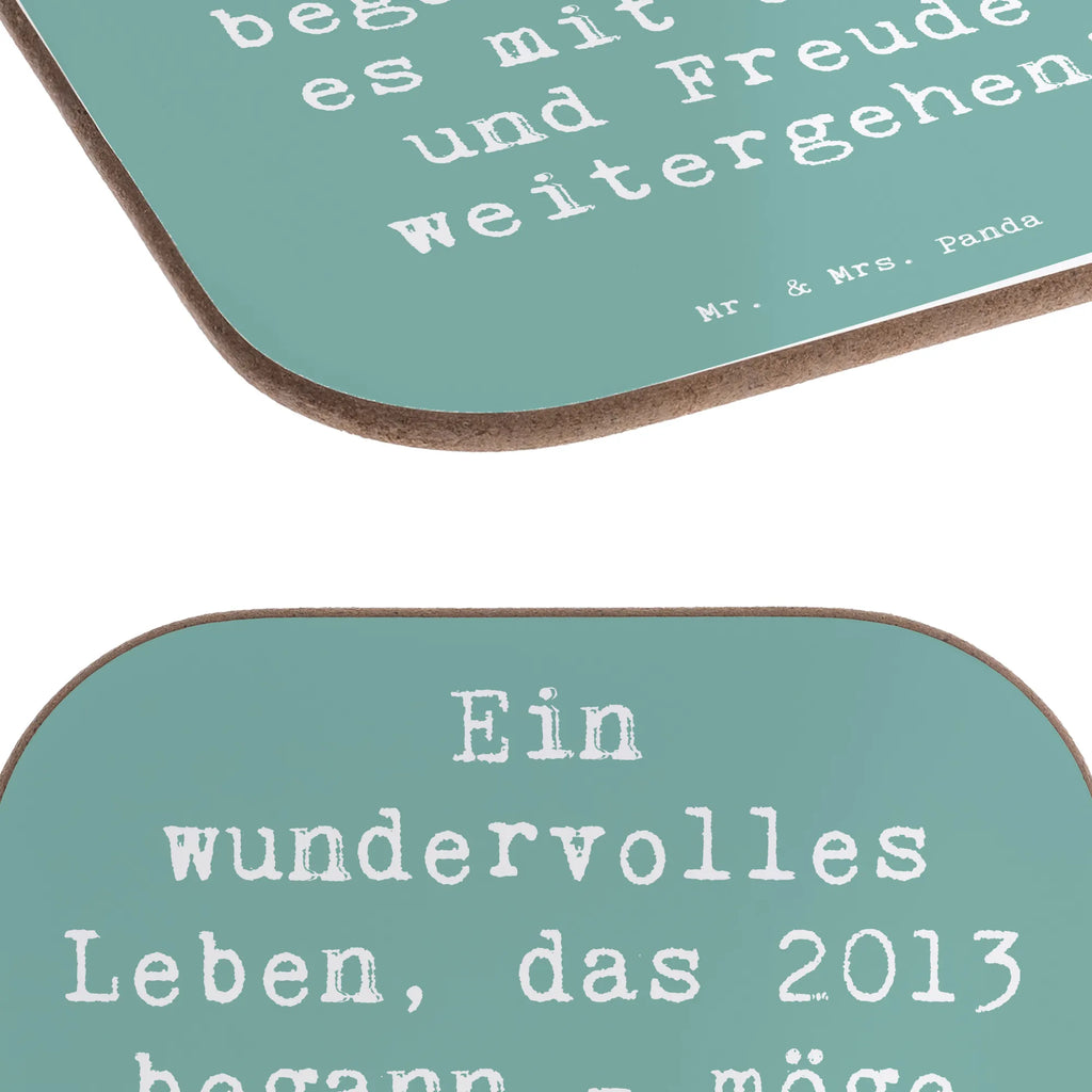Square coaster Saying Ein wundervolles Leben, das 2013 begann - möge es mit Glück und Freude weitergehen! Untersetzer, Untersetzer Gläser, Getränkeuntersetzer, Untersetzer Holz, Glasuntersetzer, Korkuntersetzer, Untersetzer für Gläser, Untersetzer aus Holz, Untersetzer Design, Bierdeckel, Tassen Untersetzer, Holzuntersetzer, Geburtstag, Geburtstagsgeschenk, Geschenk