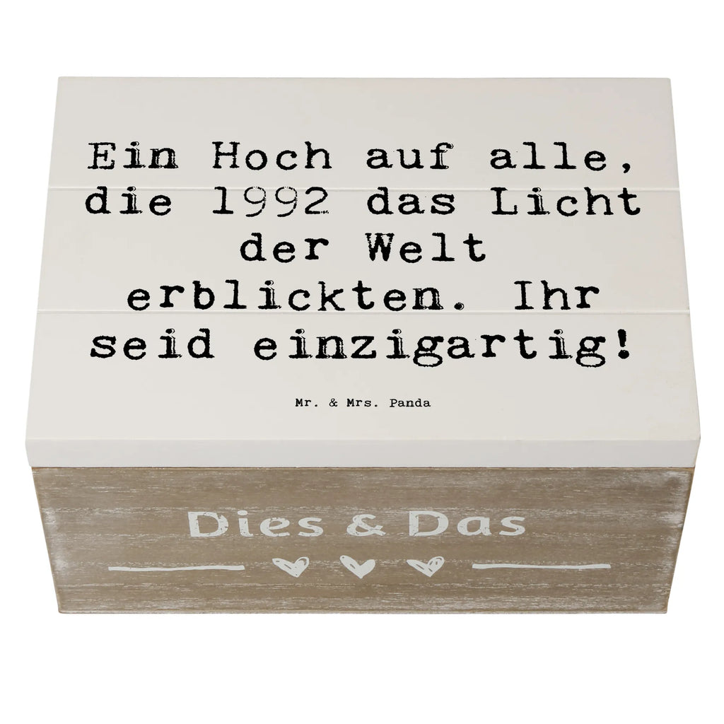 Wooden chest Saying Ein Hoch auf alle, die 1992 das Licht der Welt erblickten. Ihr seid einzigartig! Truhe, Aufbewahrungsbox, XXL, Erinnerungsbox, Geschenkdose, Geschenkbox, Kiste, Schatulle, Holzkiste, Schatzkiste, Dekokiste, Erinnerungskiste, Geburtstag, Geburtstagsgeschenk, Geschenk