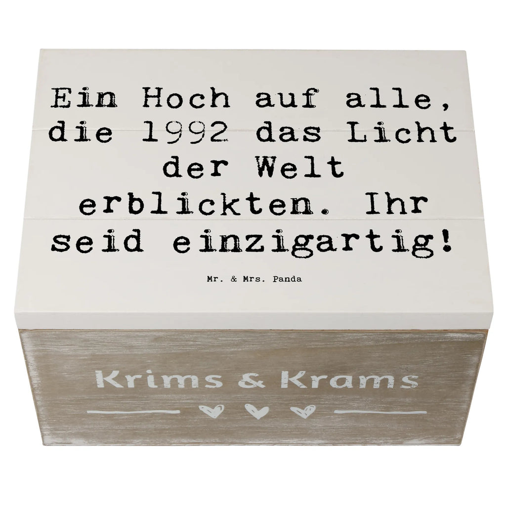 Wooden chest Saying Ein Hoch auf alle, die 1992 das Licht der Welt erblickten. Ihr seid einzigartig! Truhe, Aufbewahrungsbox, XXL, Erinnerungsbox, Geschenkdose, Geschenkbox, Kiste, Schatulle, Holzkiste, Schatzkiste, Dekokiste, Erinnerungskiste, Geburtstag, Geburtstagsgeschenk, Geschenk