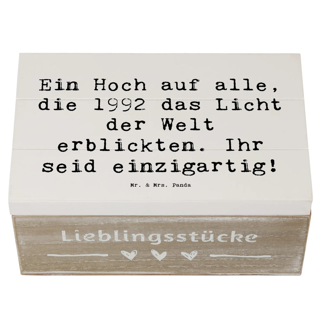 Wooden chest Saying Ein Hoch auf alle, die 1992 das Licht der Welt erblickten. Ihr seid einzigartig! Truhe, Aufbewahrungsbox, XXL, Erinnerungsbox, Geschenkdose, Geschenkbox, Kiste, Schatulle, Holzkiste, Schatzkiste, Dekokiste, Erinnerungskiste, Geburtstag, Geburtstagsgeschenk, Geschenk