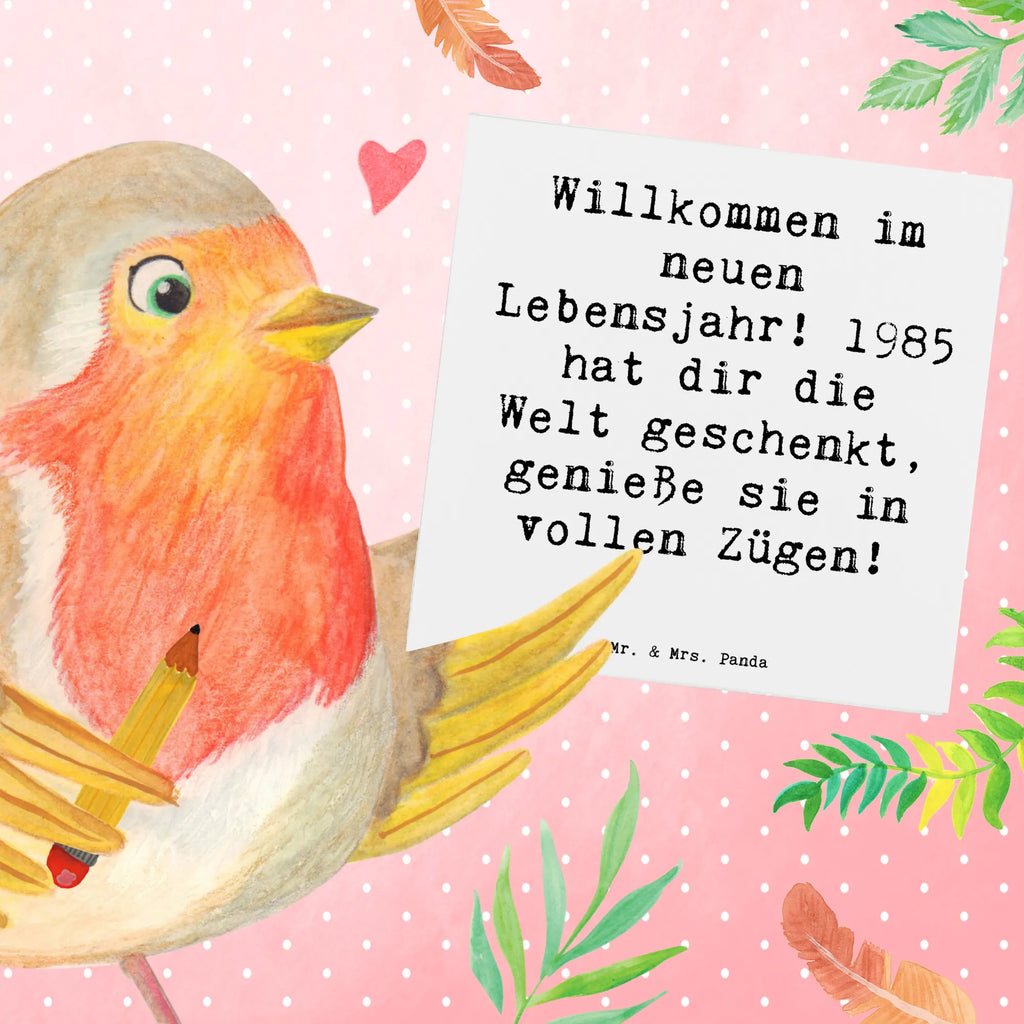Deluxe Card Saying Willkommen im neuen Lebensjahr! 1985 hat dir die Welt geschenkt, genieße sie in vollen Zügen! Karte, Grußkarte, Klappkarte, Einladungskarte, Glückwunschkarte, Hochzeitskarte, Geburtstagskarte, Hochwertige Grußkarte, Hochwertige Klappkarte, Geburtstag, Geburtstagsgeschenk, Geschenk