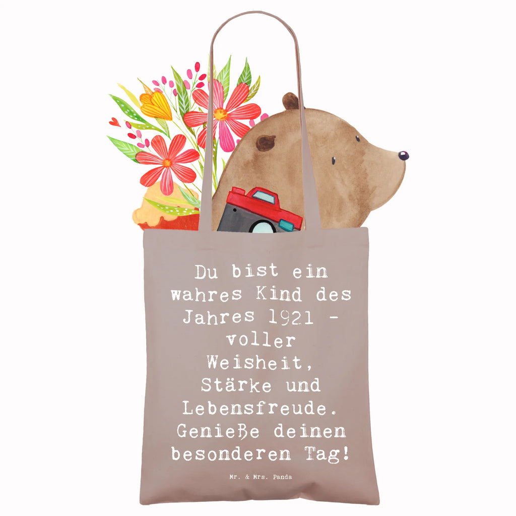 Tragetasche Spruch Du bist ein wahres Kind des Jahres 1921 - voller Weisheit, Stärke und Lebensfreude. Genieße deinen besonderen Tag! Umhängetasche, Schultertasche, Beutel, Stoffbeutel, Beuteltasche, Laptoptasche, Stofftasche, Tasche, Jutebeutel, Badetasche, Strandtasche, Einkaufstasche, Tragetasche, Jutetasche, Einkaufstüte, Shopper, Geburtstag, Geburtstagsgeschenk, Geschenk