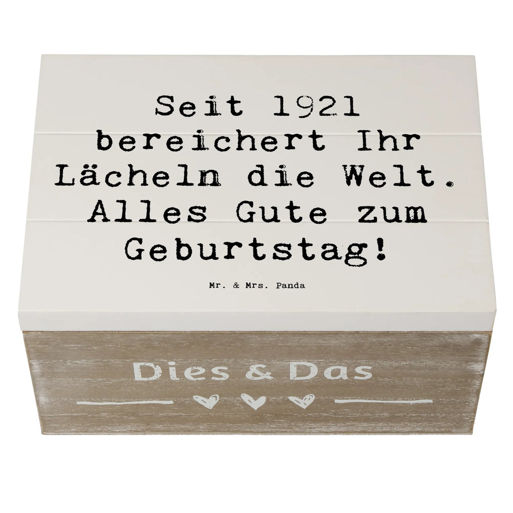 Wooden chest Saying Seit 1921 bereichert Ihr Lächeln die Welt. Alles Gute zum Geburtstag! Kiste, Geschenkdose, Aufbewahrungsbox, Erinnerungsbox, Dekokiste, Schatzkiste, Truhe, Schatulle, XXL, Geschenkbox, Erinnerungskiste, Holzkiste, Geburtstag, Geburtstagsgeschenk, Geschenk
