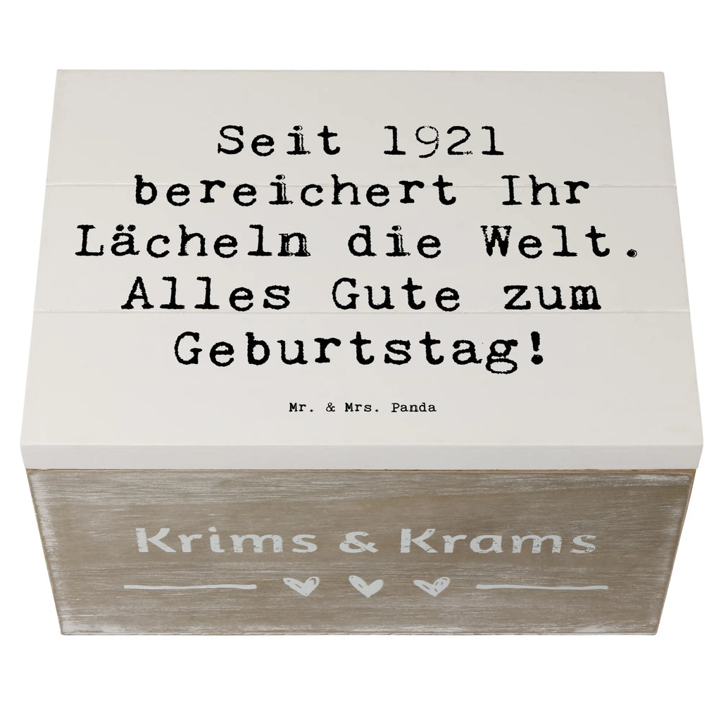 Wooden chest Saying Seit 1921 bereichert Ihr Lächeln die Welt. Alles Gute zum Geburtstag! Kiste, Geschenkdose, Aufbewahrungsbox, Erinnerungsbox, Dekokiste, Schatzkiste, Truhe, Schatulle, XXL, Geschenkbox, Erinnerungskiste, Holzkiste, Geburtstag, Geburtstagsgeschenk, Geschenk