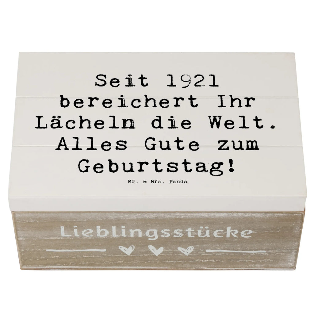 Wooden chest Saying Seit 1921 bereichert Ihr Lächeln die Welt. Alles Gute zum Geburtstag! Kiste, Geschenkdose, Aufbewahrungsbox, Erinnerungsbox, Dekokiste, Schatzkiste, Truhe, Schatulle, XXL, Geschenkbox, Erinnerungskiste, Holzkiste, Geburtstag, Geburtstagsgeschenk, Geschenk