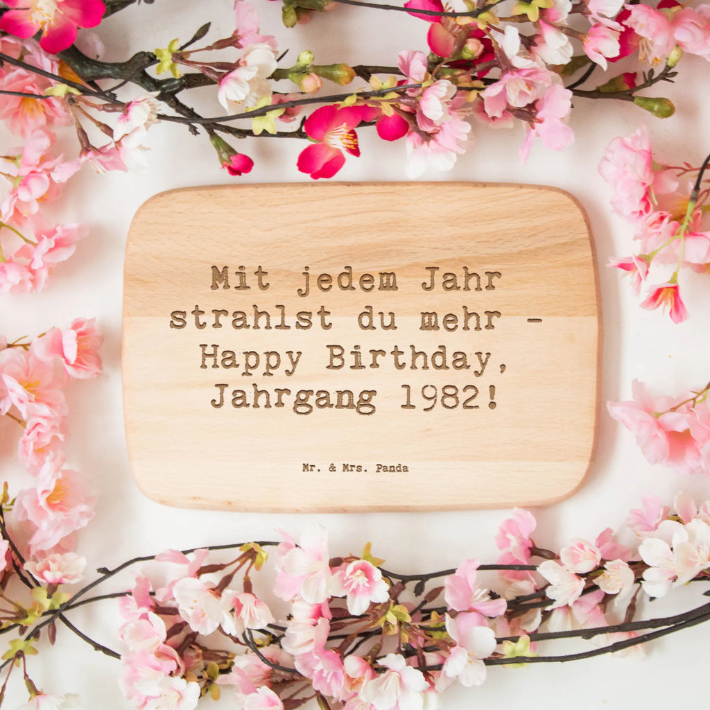 Serving board Saying Mit jedem Jahr strahlst du mehr - Happy Birthday, Jahrgang 1982! Board, breakfast board, cutting board, Birthday, celebration, party, birthday party, friends, family, birthday wish, birthday present, birthday cards, 18th birthday, 30th birthday, 40th, 50th, 60th, 70th, 80th, 90th, 90th., gift ideas, gifts for girlfriend, boyfriend, mom, dad, brother, sister, congratulations, funny, sayings, 1 year, money gifts, guest gifts, gifts online, gift basket, special gifts, unusual gifts, extraordinary gifts, gift package, original gifts, gift items, special birthday gifts