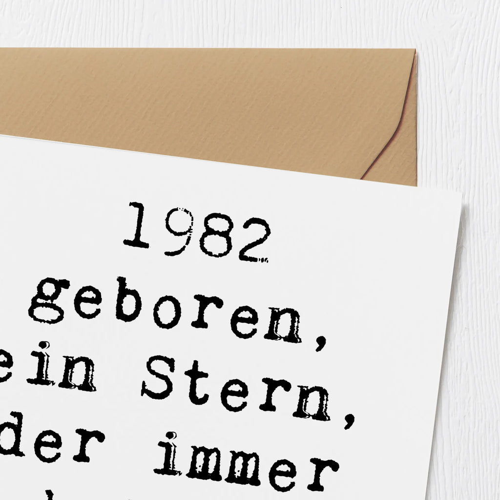Deluxe Card Saying 1982 geboren, ein Stern, der immer heller leuchtet! Karte, Grußkarte, Klappkarte, Einladungskarte, Glückwunschkarte, Hochzeitskarte, Geburtstagskarte, Hochwertige Grußkarte, Hochwertige Klappkarte, Geburtstag, Geburtstagsgeschenk, Geschenk