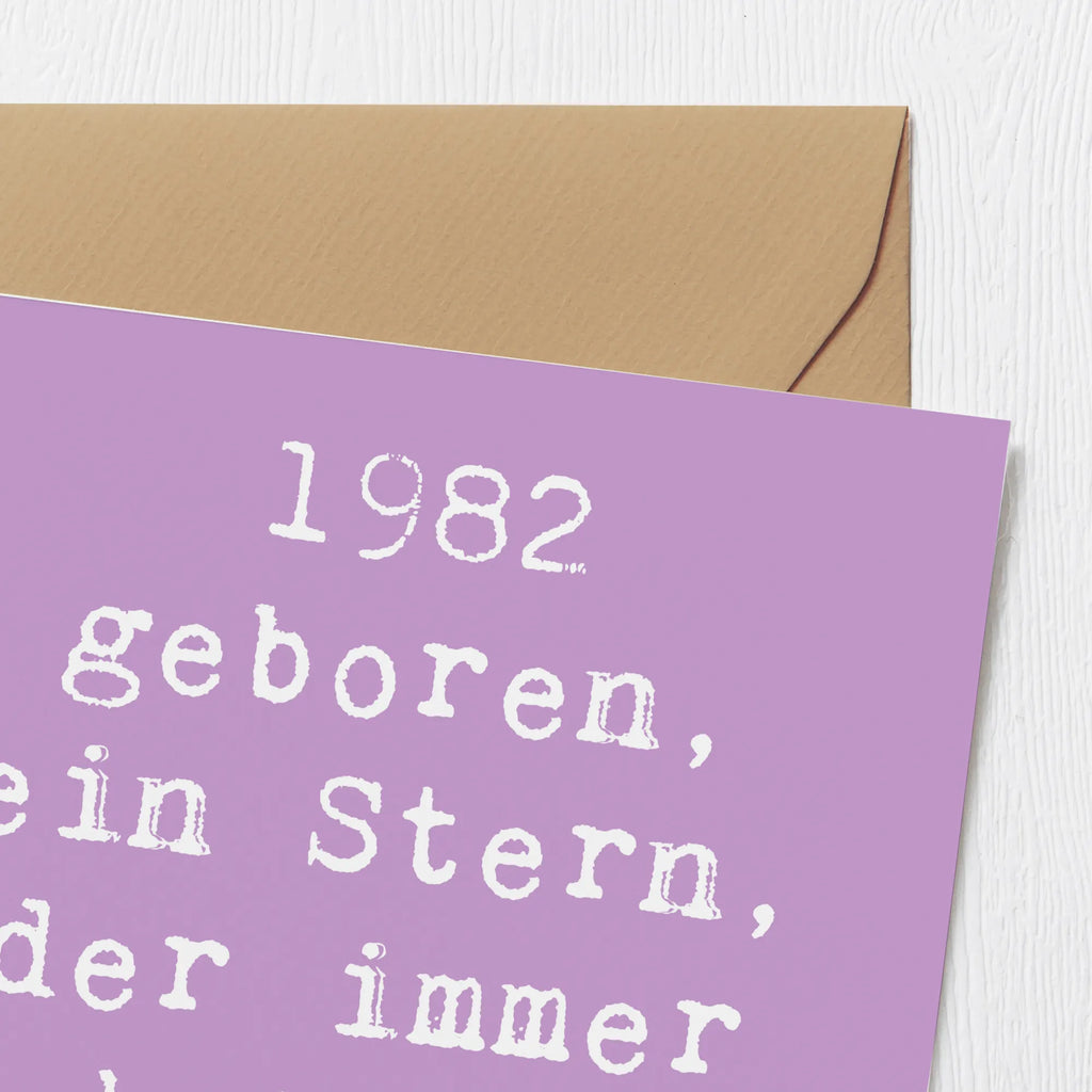 Deluxe Card Saying 1982 geboren, ein Stern, der immer heller leuchtet! Karte, Grußkarte, Klappkarte, Einladungskarte, Glückwunschkarte, Hochzeitskarte, Geburtstagskarte, Hochwertige Grußkarte, Hochwertige Klappkarte, Geburtstag, Geburtstagsgeschenk, Geschenk