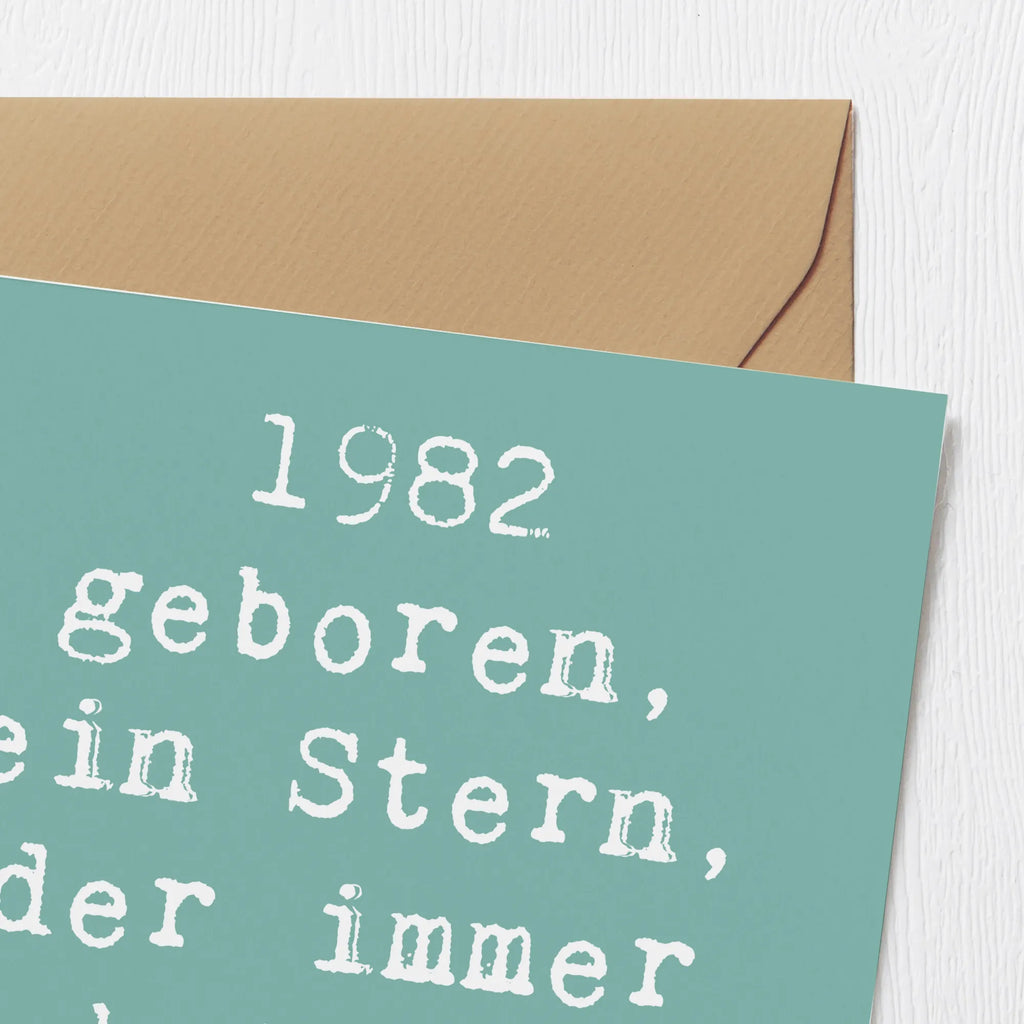 Deluxe Card Saying 1982 geboren, ein Stern, der immer heller leuchtet! Karte, Grußkarte, Klappkarte, Einladungskarte, Glückwunschkarte, Hochzeitskarte, Geburtstagskarte, Hochwertige Grußkarte, Hochwertige Klappkarte, Geburtstag, Geburtstagsgeschenk, Geschenk