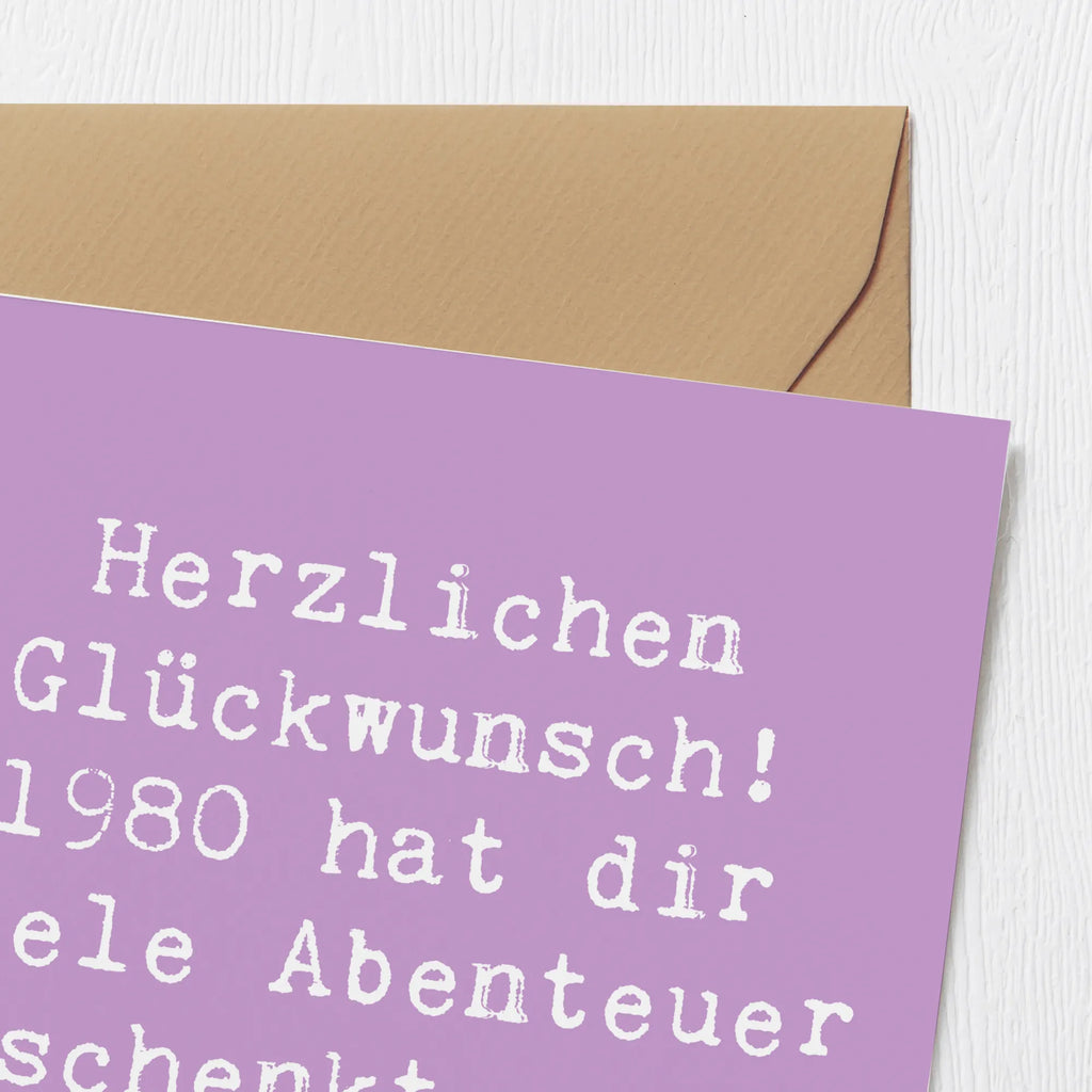 Deluxe Card Saying Herzlichen Glückwunsch! 1980 hat dir viele Abenteuer geschenkt - auf viele weitere! Karte, Grußkarte, Klappkarte, Einladungskarte, Glückwunschkarte, Hochzeitskarte, Geburtstagskarte, Hochwertige Grußkarte, Hochwertige Klappkarte, Geburtstag, Geburtstagsgeschenk, Geschenk