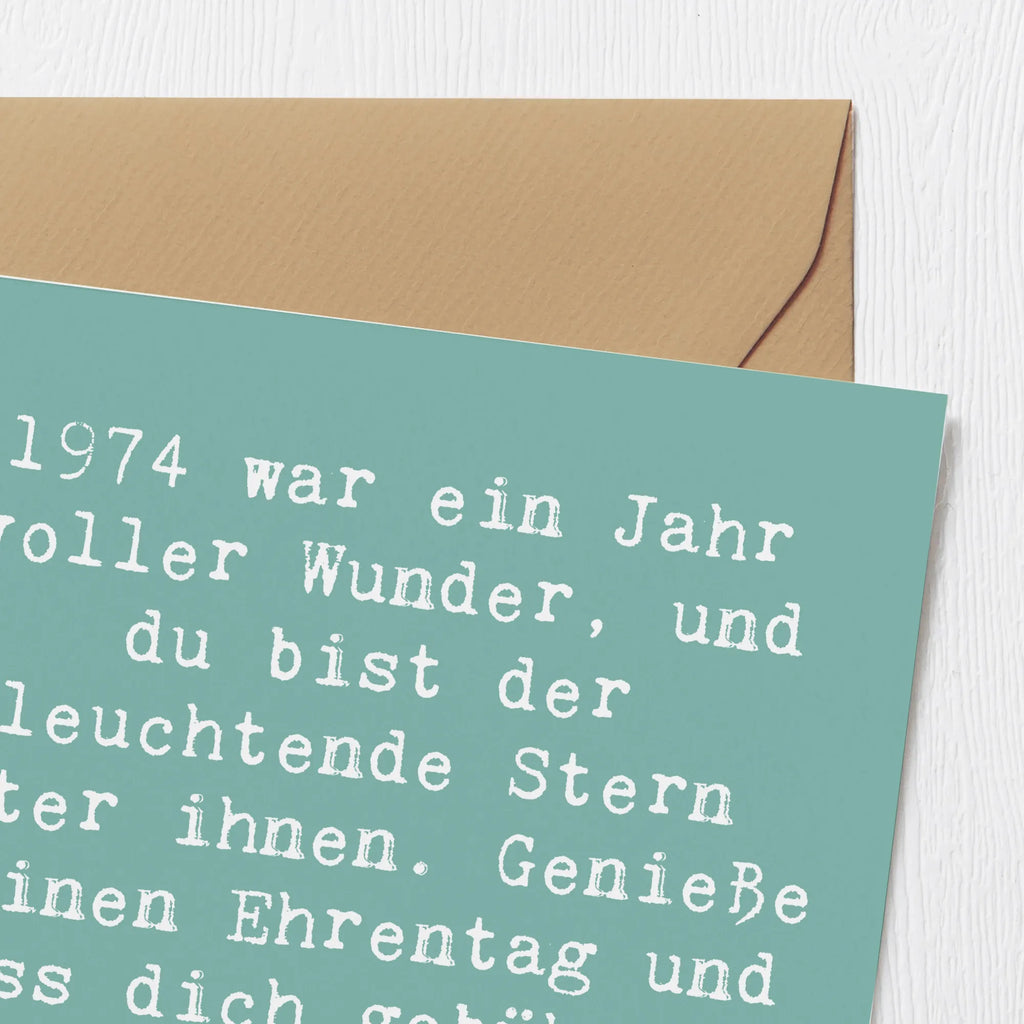 Deluxe Card Saying 1974 war ein Jahr voller Wunder, und du bist der leuchtende Stern unter ihnen. Genieße deinen Ehrentag und lass dich gebührend feiern. Alles Liebe zum Geburtstag! Grußkarte, Glückwunschkarte, Karte, Geburtstagskarte, Hochwertige Klappkarte, Klappkarte, Hochzeitskarte, Einladungskarte, Hochwertige Grußkarte, Geburtstag, Geburtstagsgeschenk, Geschenk