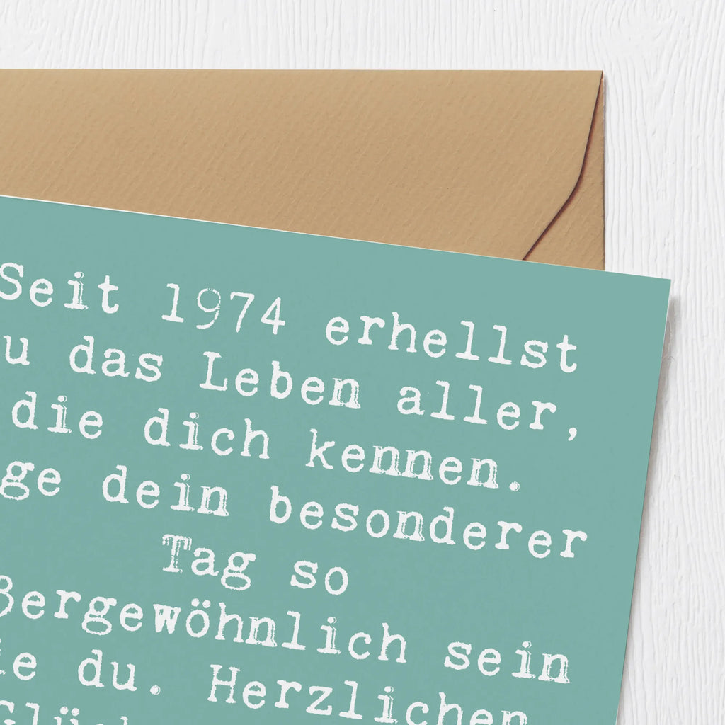 Deluxe Card Saying Seit 1974 erhellst du das Leben aller, die dich kennen. Möge dein besonderer Tag so außergewöhnlich sein wie du. Herzlichen Glückwunsch zum Geburtstag! Karte, Hochwertige Grußkarte, Klappkarte, Geburtstagskarte, Grußkarte, Hochwertige Klappkarte, Einladungskarte, Hochzeitskarte, Glückwunschkarte, Geburtstag, Geburtstagsgeschenk, Geschenk