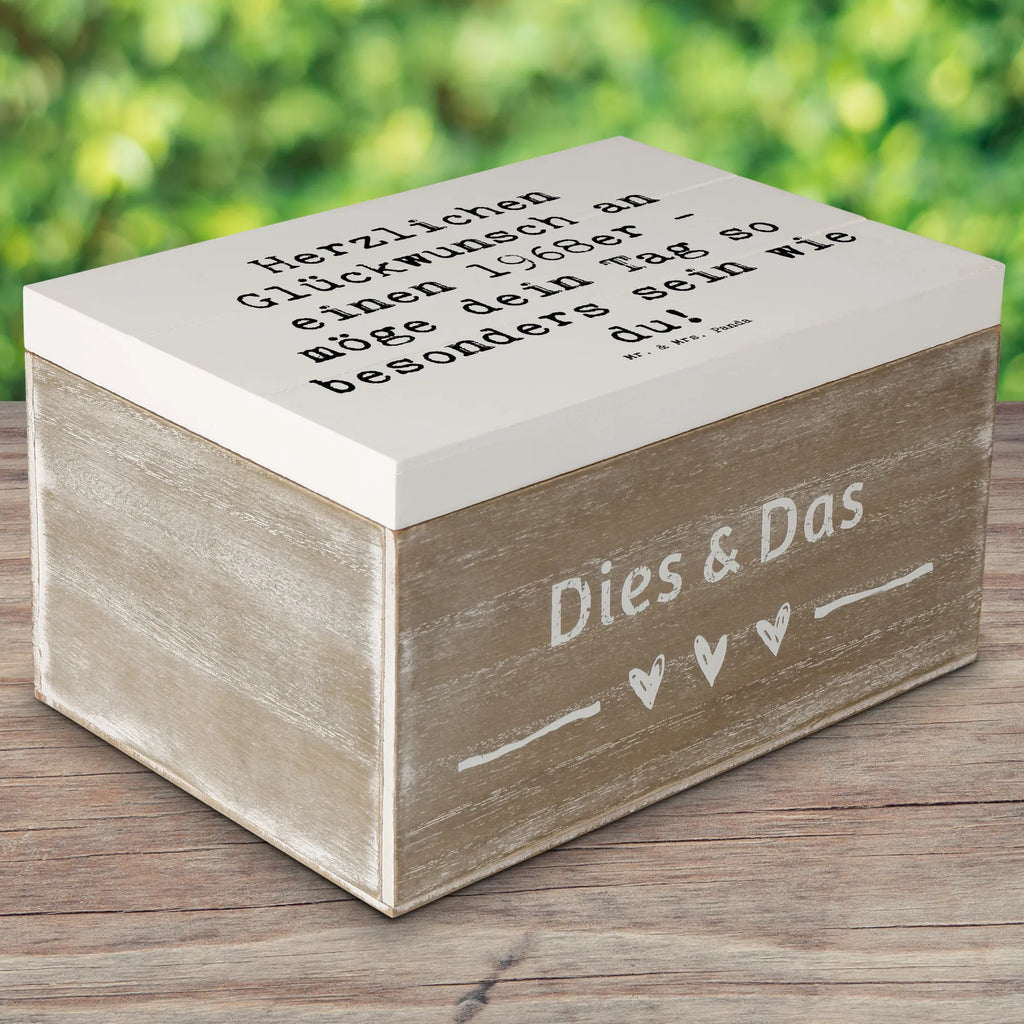 Wooden chest Saying Herzlichen Glückwunsch an einen 1968er - möge dein Tag so besonders sein wie du! Schatzkiste, Geschenkbox, Dekokiste, Schatulle, Erinnerungsbox, Aufbewahrungsbox, Holzkiste, Erinnerungskiste, Truhe, Geschenkdose, XXL, Kiste, Geburtstag, Geburtstagsgeschenk, Geschenk