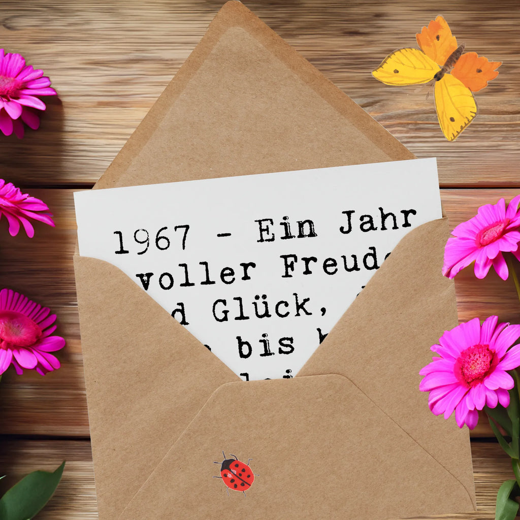 Deluxe Card Saying 1967 - Ein Jahr voller Freude und Glück, das dich bis heute begleitet. Alles Gute zum Geburtstag! Hochwertige Klappkarte, Karte, Geburtstagskarte, Grußkarte, Hochwertige Grußkarte, Klappkarte, Glückwunschkarte, Hochzeitskarte, Einladungskarte, Geburtstag, Geburtstagsgeschenk, Geschenk