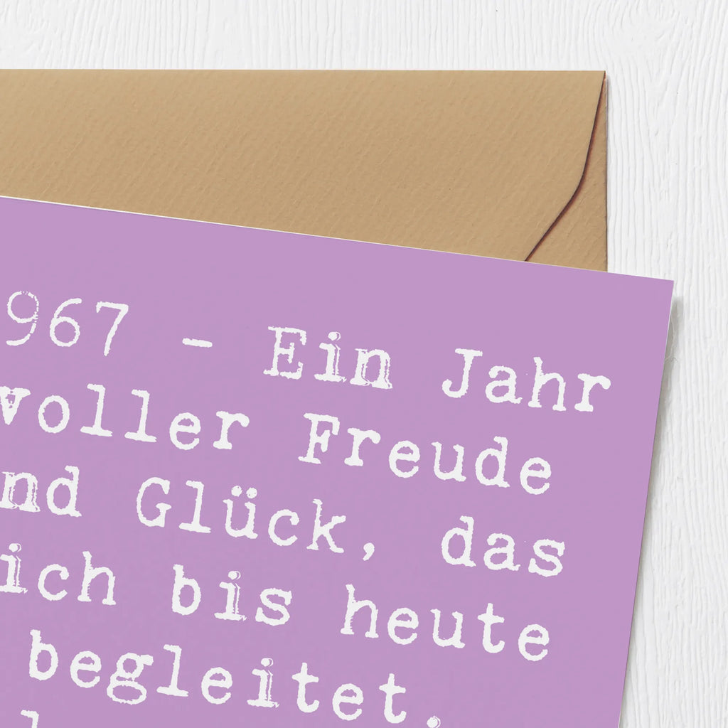 Deluxe Card Saying 1967 - Ein Jahr voller Freude und Glück, das dich bis heute begleitet. Alles Gute zum Geburtstag! Hochwertige Klappkarte, Karte, Geburtstagskarte, Grußkarte, Hochwertige Grußkarte, Klappkarte, Glückwunschkarte, Hochzeitskarte, Einladungskarte, Geburtstag, Geburtstagsgeschenk, Geschenk