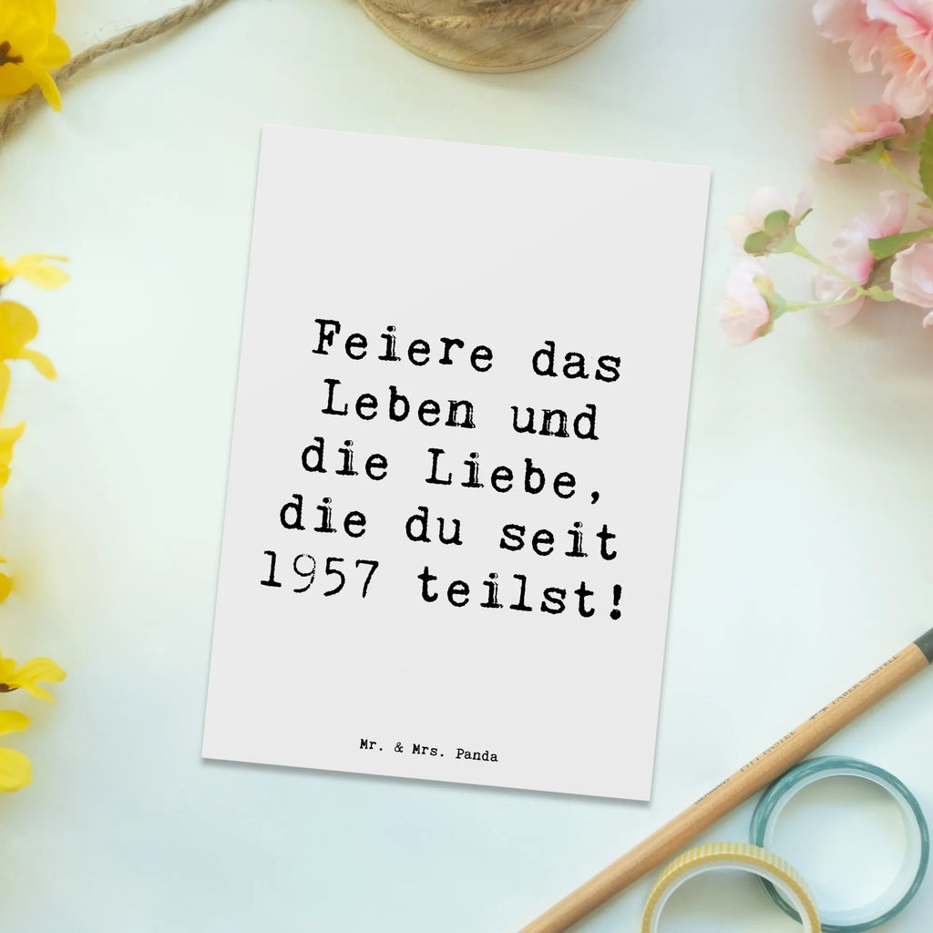 Postcard Saying Feiere das Leben und die Liebe, die du seit 1957 teilst! Grußkarte, Geburtstagskarte, Ansichtskarte, Einladung Geburtstag, Geschenkkarte, Einladungskarte, Ansichtskarten, Einladungskarten Geburtstag, Karte, Einladung, Postkarte, Dankeskarte, Geburtstag, Geburtstagsgeschenk, Geschenk
