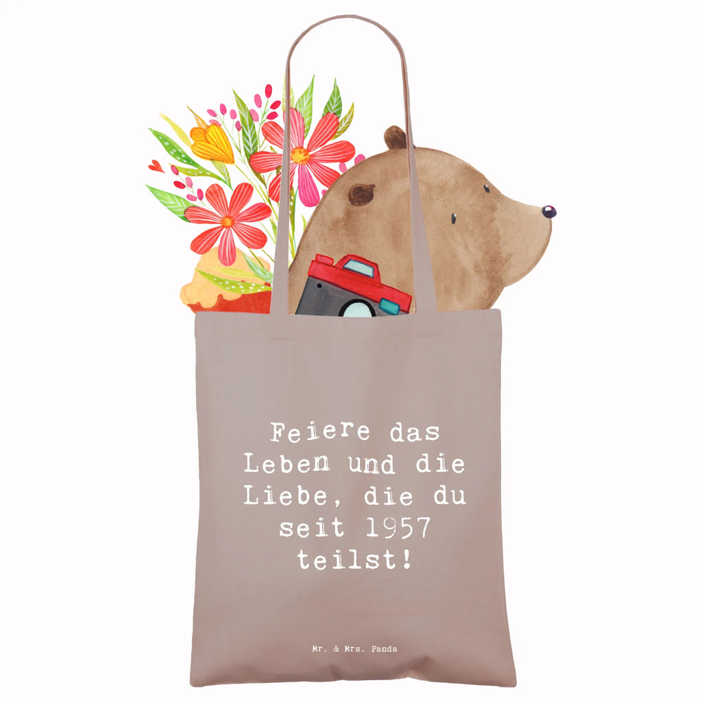 Tragetasche Spruch 1957 Geburtstag feiern Beutel, Einkaufstasche, Umhängetasche, Strandtasche, Schultertasche, Stoffbeutel, Stofftasche, Beuteltasche, Tragetasche, Jutetasche, Jutebeutel, Shopper, Einkaufstüte, Laptoptasche, Badetasche, Tasche, Geburtstag, Geburtstagsgeschenk, Geschenk