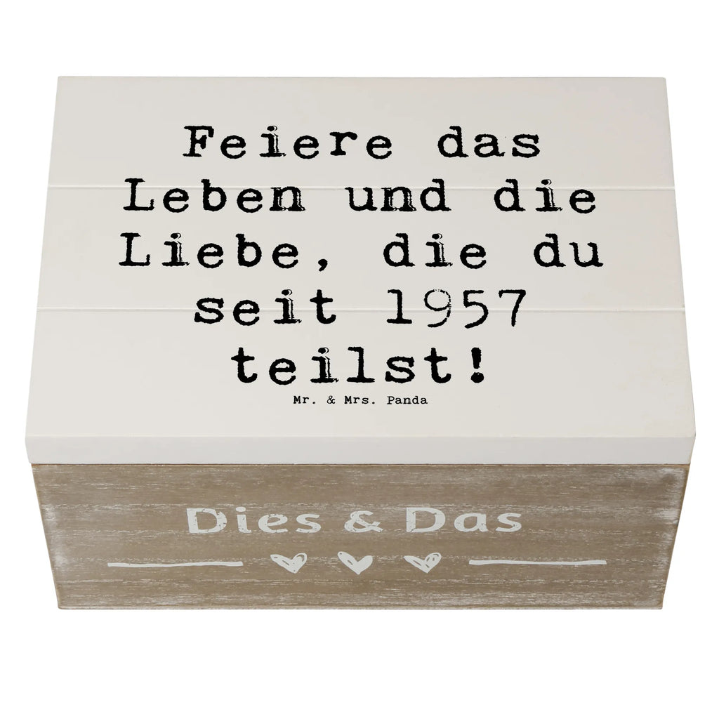 Wooden chest Saying Feiere das Leben und die Liebe, die du seit 1957 teilst! Erinnerungsbox, Truhe, XXL, Dekokiste, Schatulle, Geschenkdose, Erinnerungskiste, Schatzkiste, Holzkiste, Kiste, Aufbewahrungsbox, Geschenkbox, Geburtstag, Geburtstagsgeschenk, Geschenk