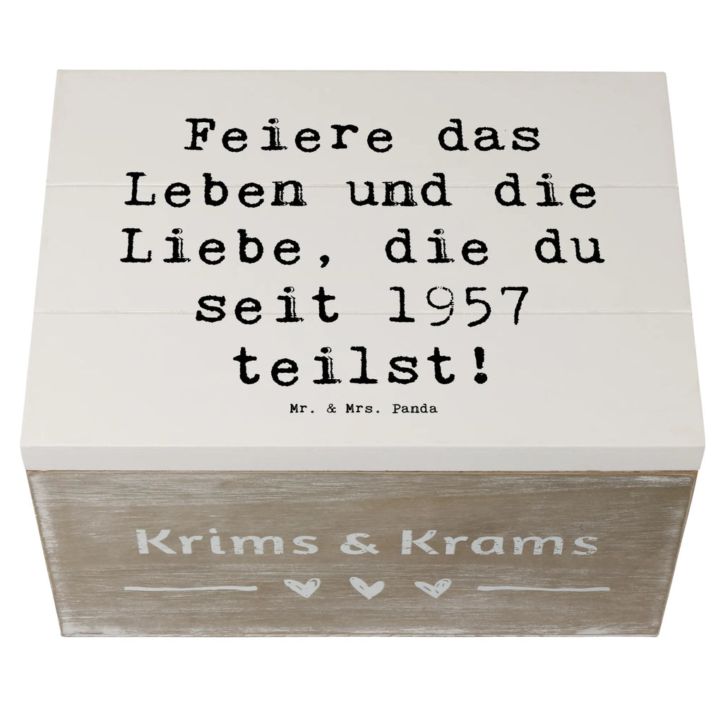 Wooden chest Saying Feiere das Leben und die Liebe, die du seit 1957 teilst! Erinnerungsbox, Truhe, XXL, Dekokiste, Schatulle, Geschenkdose, Erinnerungskiste, Schatzkiste, Holzkiste, Kiste, Aufbewahrungsbox, Geschenkbox, Geburtstag, Geburtstagsgeschenk, Geschenk