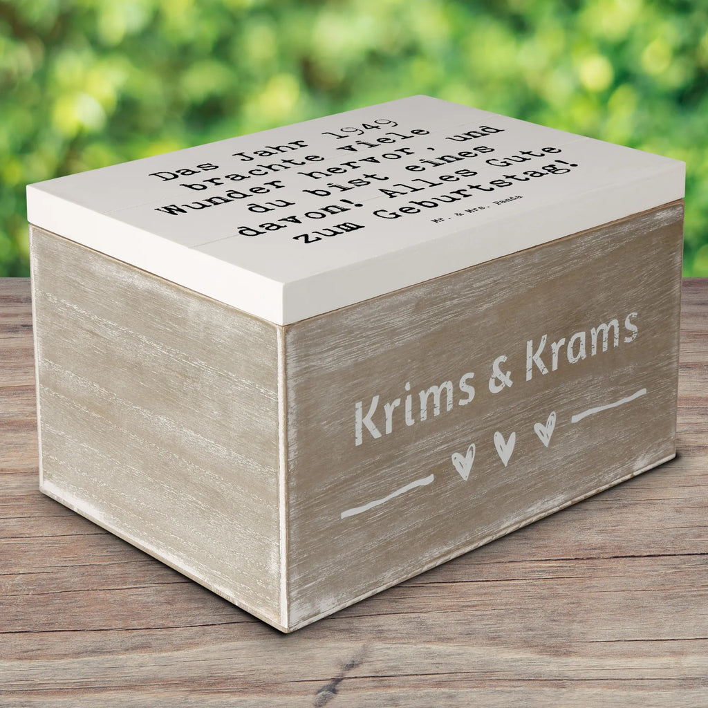 Wooden chest Saying Das Jahr 1949 brachte viele Wunder hervor, und du bist eines davon! Alles Gute zum Geburtstag! Dekokiste, Aufbewahrungsbox, Kiste, Geschenkdose, Schatulle, Truhe, Erinnerungskiste, Holzkiste, Schatzkiste, Erinnerungsbox, Geschenkbox, XXL, Geburtstag, Geburtstagsgeschenk, Geschenk
