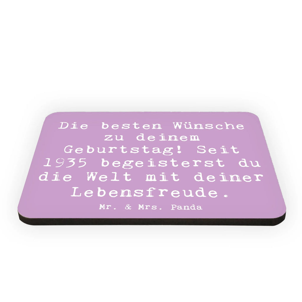 Magnet Saying Die besten Wünsche zu deinem Geburtstag! Seit 1935 begeisterst du die Welt mit deiner Lebensfreude. Kühlschrankmagnet, Pinnwandmagnet, Whiteboard Magnet, Souvenir Magnet, Motivmagnete, Dekomagnet, Notiz Magnet, Kühlschrank Dekoration, Geburtstag, Geburtstagsgeschenk, Geschenk