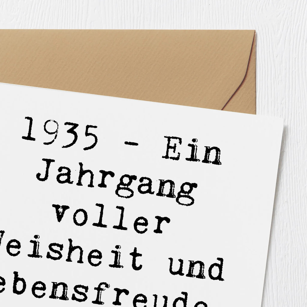 Deluxe Card Saying 1935 - Ein Jahrgang voller Weisheit und Lebensfreude. Herzlichen Glückwunsch! Grußkarte, Hochzeitskarte, Hochwertige Grußkarte, Geburtstagskarte, Einladungskarte, Karte, Glückwunschkarte, Hochwertige Klappkarte, Klappkarte, Geburtstag, Geburtstagsgeschenk, Geschenk
