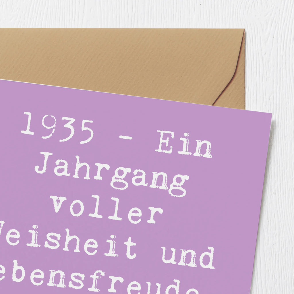 Deluxe Card Saying 1935 - Ein Jahrgang voller Weisheit und Lebensfreude. Herzlichen Glückwunsch! Grußkarte, Hochzeitskarte, Hochwertige Grußkarte, Geburtstagskarte, Einladungskarte, Karte, Glückwunschkarte, Hochwertige Klappkarte, Klappkarte, Geburtstag, Geburtstagsgeschenk, Geschenk