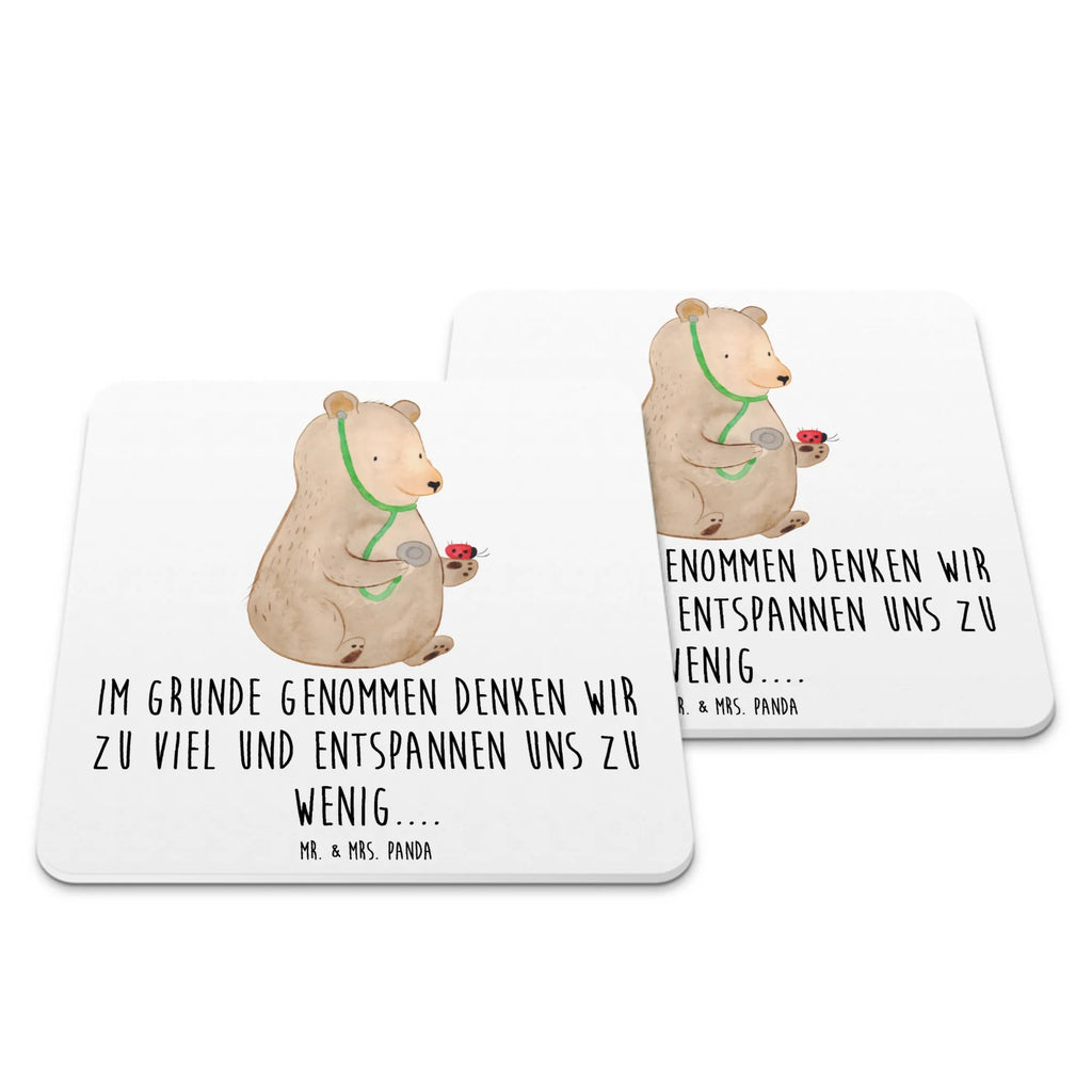 Untersetzer Set Bär Arzt Kunststoffuntersetzer, Glasuntersetzer, Untersetzer für Gläser, Untersetzer Set, Untersetzer Für Getränke, Universaluntersetzer, Coaster, Design-Untersetzer, Untersetzer für Becher, Becheruntersetzer, Getränke­sauguntersetzer, Nachhaltiger Untersetzer, Untersetzer für Tassen, Underlay Für Getränke, Getränke-Coaster, Getränkeuntersetzer, Umweltfreundlicher Untersetzer, Untersetzer Motiv, Handgemachter Untersetzer, Dekoruntersetzer, Rutschfester Untersetzer, Tischuntersetzer, Hitzebeständiger Untersetzer, Tischschutzuntersetzer, Tassenuntersetzer, Untersetzer, Untersetzer Rund, Untersetzer Eckig, Bär, Teddy, Teddybär, Ärztin, Arzt, Doktor, Professor, Doktorin, Professorin