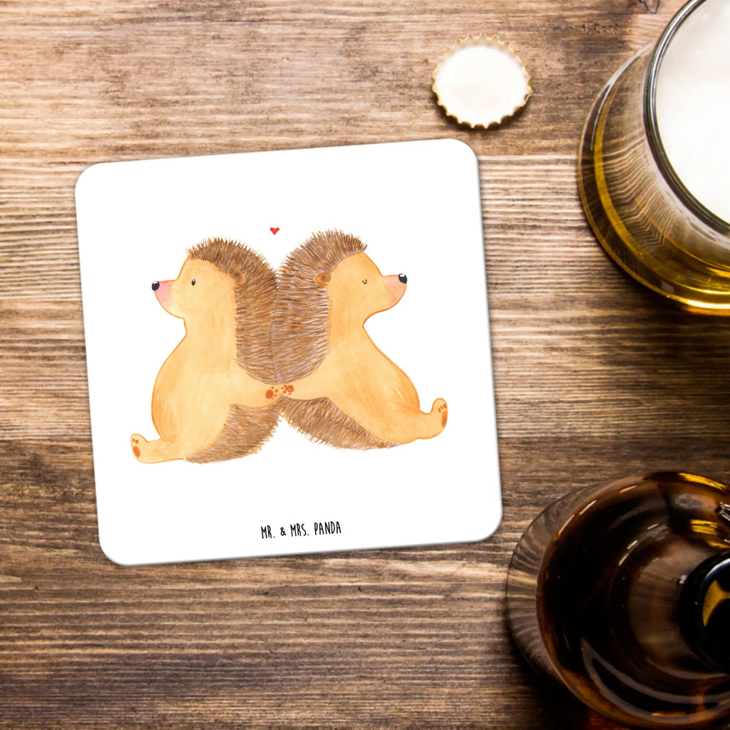 Untersetzer Set Igel händchenhaltend Rutschfester Untersetzer, Getränke­sauguntersetzer, Untersetzer Für Getränke, Dekoruntersetzer, Untersetzer Rund, Untersetzer für Tassen, Getränke-Coaster, Tischuntersetzer, Untersetzer, Design-Untersetzer, Hitzebeständiger Untersetzer, Underlay Für Getränke, Umweltfreundlicher Untersetzer, Becheruntersetzer, Coaster, Untersetzer für Gläser, Glasuntersetzer, Tassenuntersetzer, Nachhaltiger Untersetzer, Untersetzer Eckig, Tischschutzuntersetzer, Untersetzer Set, Handgemachter Untersetzer, Getränkeuntersetzer, Untersetzer Motiv, Universaluntersetzer, Untersetzer für Becher, Kunststoffuntersetzer, Liebe, Partner, Freund, Freundin, Ehemann, Ehefrau, Heiraten, Verlobung, Heiratsantrag, Liebesgeschenk, Jahrestag, Hocheitstag, Hand in Hand, Liebesbeweis, große Liebe, Lieblingsmensch, Igelliebe, Gemeinsamkeit, Geschenk für zwei, Hochzeit, Igel, Love, Liebesbotschaft