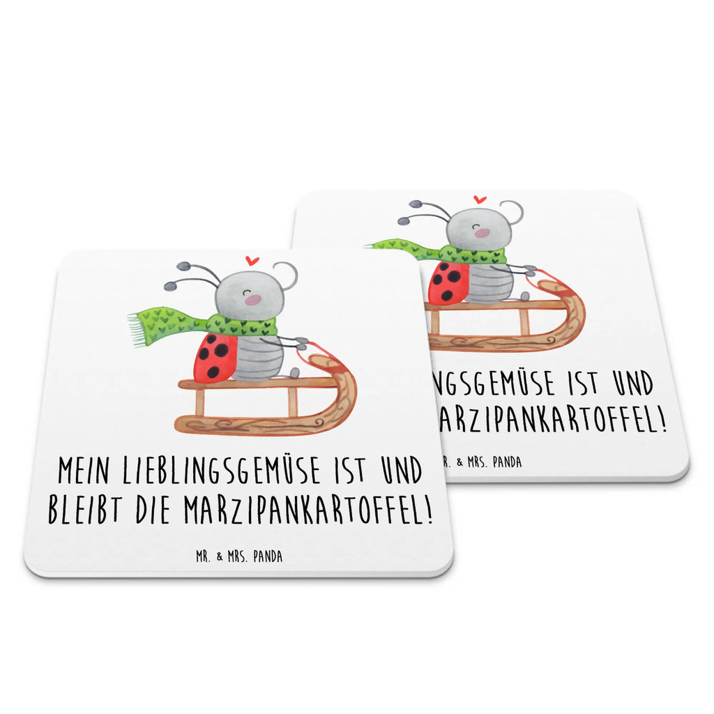 Coaster Set Smörle sledding Getränke­sauguntersetzer, Underlay Für Getränke, Untersetzer, Untersetzer für Gläser, Untersetzer Set, Design-Untersetzer, Untersetzer Für Getränke, Glasuntersetzer, Rutschfester Untersetzer, Tischuntersetzer, Hitzebeständiger Untersetzer, Universaluntersetzer, Kunststoffuntersetzer, Tassenuntersetzer, Untersetzer für Tassen, Handgemachter Untersetzer, Getränkeuntersetzer, Coaster, Dekoruntersetzer, Untersetzer Motiv, Untersetzer Rund, Umweltfreundlicher Untersetzer, Nachhaltiger Untersetzer, Getränke-Coaster, Becheruntersetzer, Untersetzer für Becher, Untersetzer Eckig, Tischschutzuntersetzer, Winter, Weihnachten, Weihnachtsdeko, Nikolaus, Advent, Heiligabend, Wintermotiv, Schlittenfahren, Smörle, Marzipan