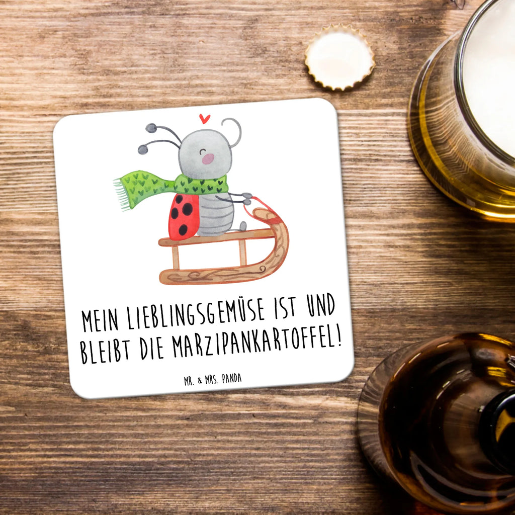 Coaster Set Smörle sledding Getränke­sauguntersetzer, Underlay Für Getränke, Untersetzer, Untersetzer für Gläser, Untersetzer Set, Design-Untersetzer, Untersetzer Für Getränke, Glasuntersetzer, Rutschfester Untersetzer, Tischuntersetzer, Hitzebeständiger Untersetzer, Universaluntersetzer, Kunststoffuntersetzer, Tassenuntersetzer, Untersetzer für Tassen, Handgemachter Untersetzer, Getränkeuntersetzer, Coaster, Dekoruntersetzer, Untersetzer Motiv, Untersetzer Rund, Umweltfreundlicher Untersetzer, Nachhaltiger Untersetzer, Getränke-Coaster, Becheruntersetzer, Untersetzer für Becher, Untersetzer Eckig, Tischschutzuntersetzer, Winter, Weihnachten, Weihnachtsdeko, Nikolaus, Advent, Heiligabend, Wintermotiv, Schlittenfahren, Smörle, Marzipan