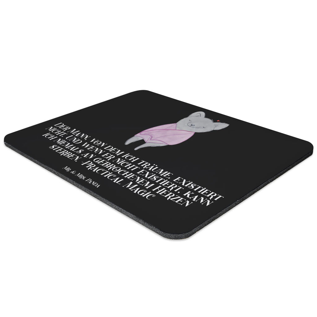 Mouse mat Der Mann, von dem ich träume, existiert nicht. Und wenn er nicht existiert, kann ich niemals an gebrochenem Herzen sterben. -Practical Magic Mausunterlage, Arbeitszimmer, PC Zubehör, Mousepad, Mauspad Büro, Computer zubehör, Einzigartiges Mauspad, Mauspad, Designer Mauspad, Büroausstattung, Halloween, Deko, Martinssingen, Dekoration, Geschenke, Schenken